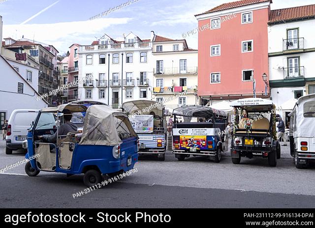 PRODUCTION - 26 October 2023, Portugal, Lissabon: Auto rickshaws are parked in a square in the Alfama district. Photo: Viola Lopes/dpa
