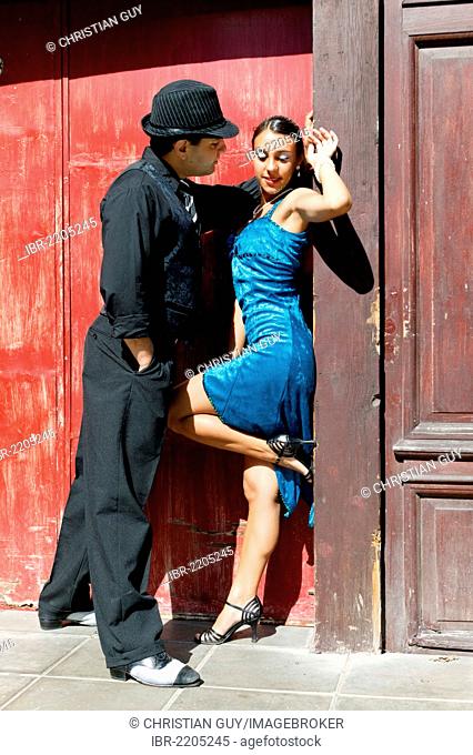 Tango dancers, La Boca district, Buenos Aires, Argentina, South America