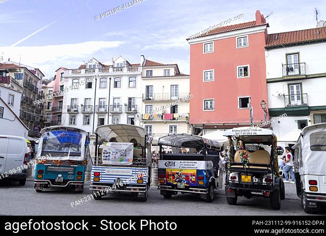 PRODUCTION - 26 October 2023, Portugal, Lissabon: Auto rickshaws are parked in a square in the Alfama district. Photo: Viola Lopes/dpa