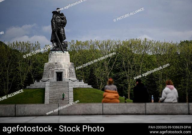 04 May 2020, Berlin: Visitors at the Soviet Memorial in Treptow Park. Completed in May 1949, the memorial was built by order of the Soviet troops to honour the...