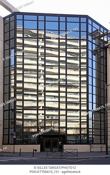 tourism, France, paris 14th arrondissement, montparnasse, reflections in a glass building, rue vercingetorix, place de catalogne, boffil, architecture