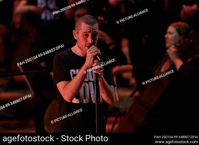 04 January 2020, Hamburg: Dan Campbell Smith, singer, appears with his British indie rock band Bastille at the Benifiz concert ""Channel Aid"" of the video...
