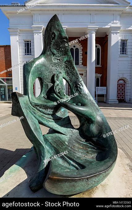 england, hampshire, basingstoke, london street, sculpture titled the family by mike smith