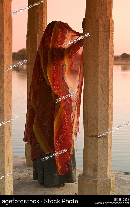 Woman in traditional dress, Jaisalmer, Rajasthan, India, Asia