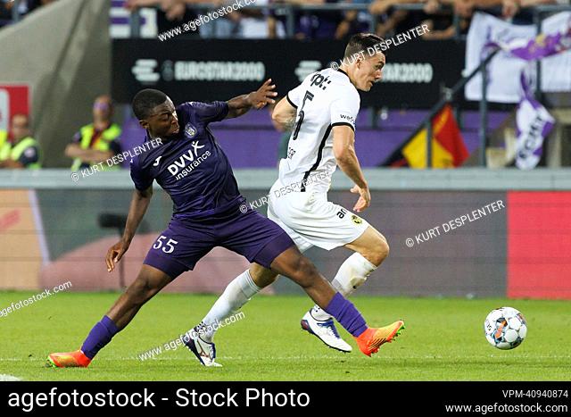 Anderlecht's Marco Kana and YB's Filip Ugrinic fight for the ball during a soccer game between Belgian RSC Anderlecht and Swiss BSC Young Boys
