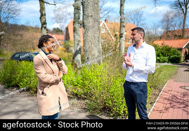 24 April 2021, Lower Saxony, Bockum: Wolfgang Glauser (r), facility manager of SOS-Hof Bockum, and Leonie Laryea, a staff member, talk