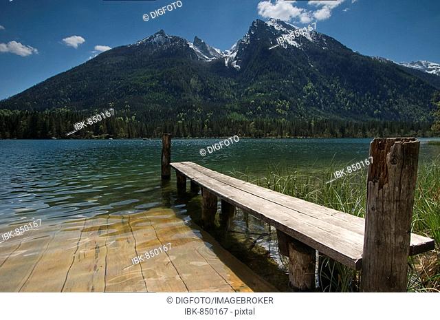 Jetty on Lake Hintersee in front of Mount Hochkalter and Schaertenspitze Peak, Berchtesgadener Land, Upper Bavaria, Germany, Europe