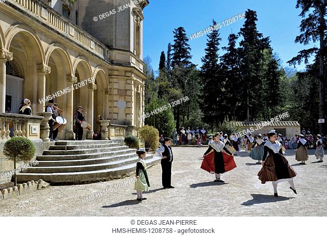 France, Bouches du Rhone, Fontvieille, Fete des Moulins (Mills Festival), Chateau de Montauban, girls in suits of inhabitant of Arles dancing folk dances