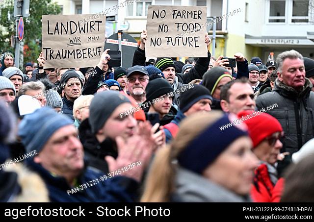 21 December 2023, Baden-Württemberg, Stuttgart: Farmers demonstrate in Stuttgart city center in front of the Baden-Württemberg Ministry of Food