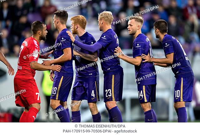 Aue's Dimitrij Nazarov (L-R), Pascal Koepke, Soeren Bertram, Fabian Kalig and Nicolai Rapp line up for a corner kick as Kiel's Sebastian Heidinger (L) looks on...
