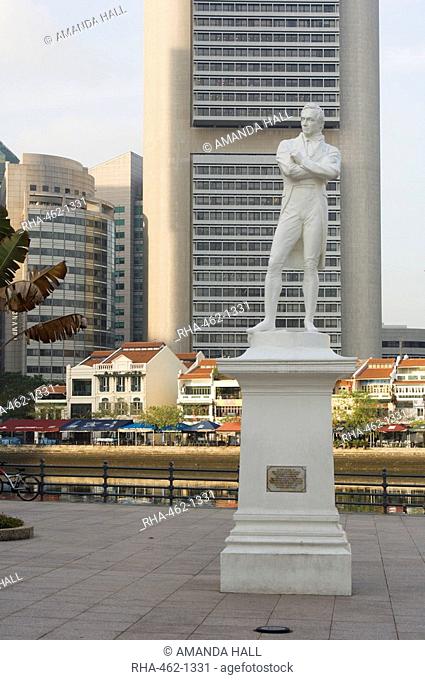 Statue of Sit Stamford Raffles at Raffles landing site, Boat Quay, Singapore, South East Asia