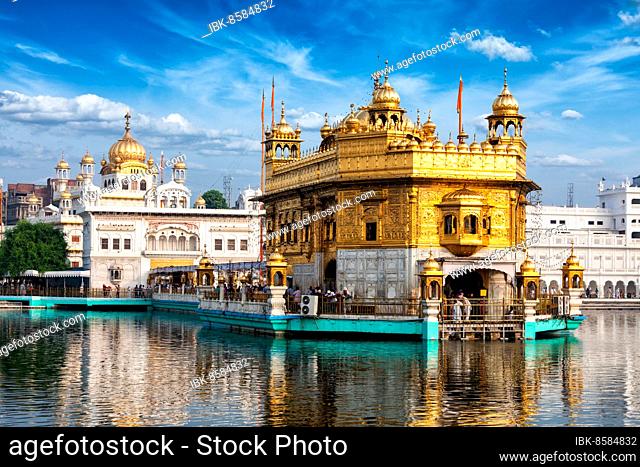 Famous indian landmark, Sikh gurdwara Golden Temple (Harmandir Sahib) . Amritsar, Punjab, India, Asia