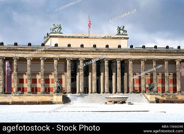 Berlin, historical center, Museum Island, Altes Museum in winter, snow