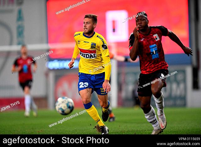 Rwdm's Mayingila Nzuzi Mata and runs with the ball during a soccer match between RWDM and Westerlo, Sunday 17 October 2021 in Deinze