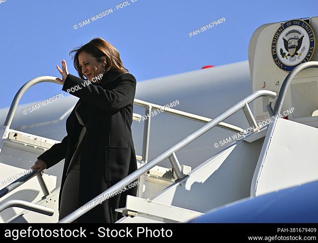 United States Vice President Kamala Harris arrives at Kirkland Air Force Base in Albuquerque, New Mexico, US, on Tuesday, October 25, 2022