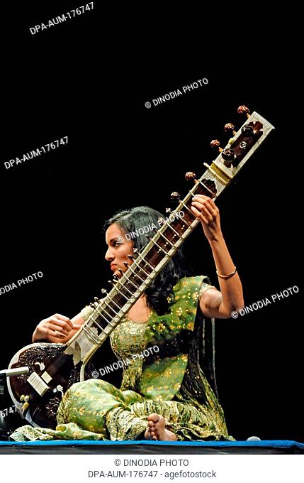 Anoushka shankar sitar player ; Bombay ; Mumbai ; Maharashtra ; India NOMR