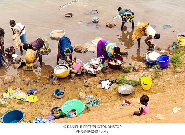 Africa, Mali, dishes along the river Niger
