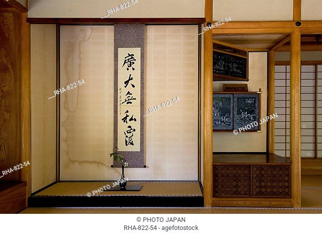 Tokonoma alcove with scroll at Yokokan residence built for the Matsudaira Family in Fukui City, Japan, Asia