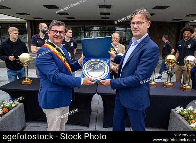 Oostende's Mayor Bart Tommelein and Oostende's chairman Johan Verborgh pictured during a reception at the Oostende city hall for the 22nd Belgian champion title...