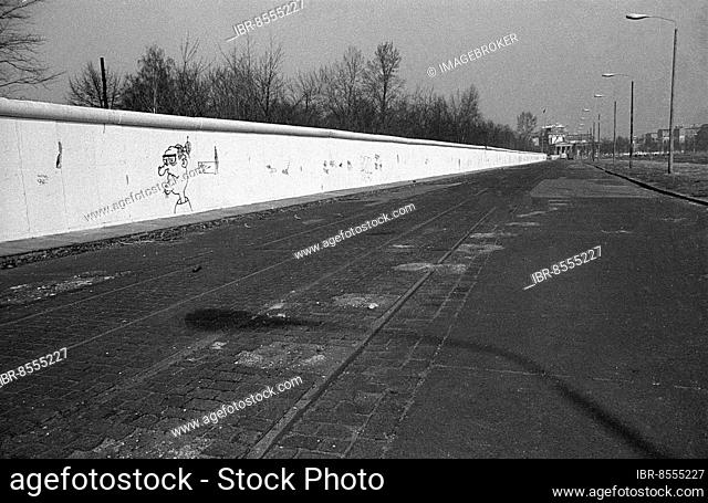 GDR, Berlin, 16. 03. 1990, Wall between Potsdamer Platz and Brandenburg Gate, graffiti