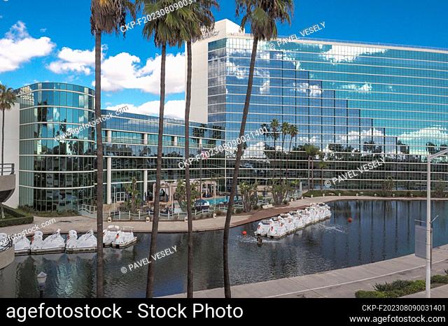 A recreation complex in front of a hotel in Long Beach, Southern California. Artificial water surface with swan-shaped pedal boats (CTK Photo/Pavel Vesely)