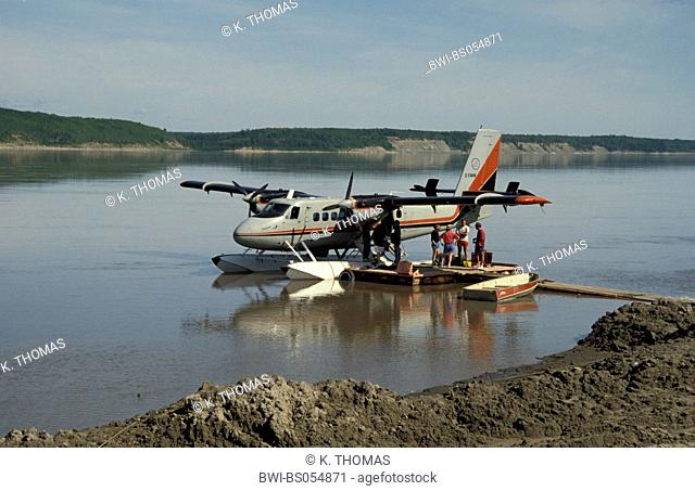 waterplane, Canada, Yukon, Mackenzie Highway