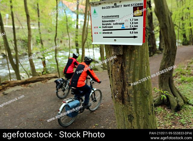 07 May 2021, Saxony-Anhalt, Thale: Cyclists are out and about on the hiking trails in the Bode Valley. The spring-like weather again attracts many people into...