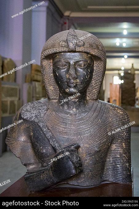 Cairo, Egyptian Museum, bust of Ramses 2, black granite, from Tanis
