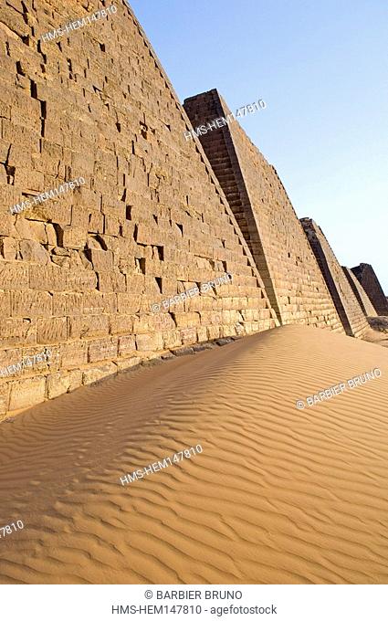 Sudan, pyramids Meroe, Kingdom of Meroe existed in 1200 years, only to continue in the shape of the Kingdom of Nubia 1100 years