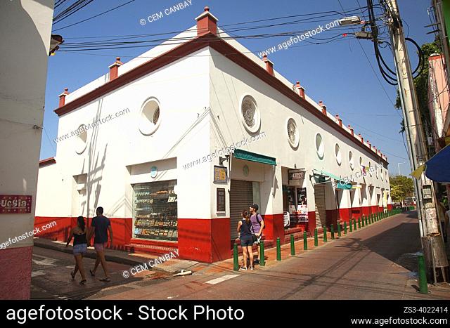 Tourists in front of colonial building at the historic center, Cartagena de Indias, Bolivar, Colombia, South America
