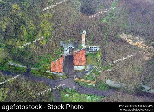 13 December 2020, Saxony-Anhalt, Langenstein: View of a cave dwelling in Langenstein. In this village in the Harz Mountains you are waiting for a Hobbit pipe to...