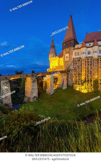 Romania, Transylvania, Hunedoara, Corvin Castle, dusk