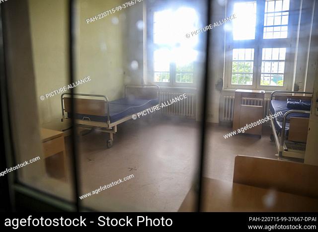 15 July 2022, Saxony, Leipzig: View into a detention room in the 110-year-old detention hospital at Leipzig Prison (JVA)