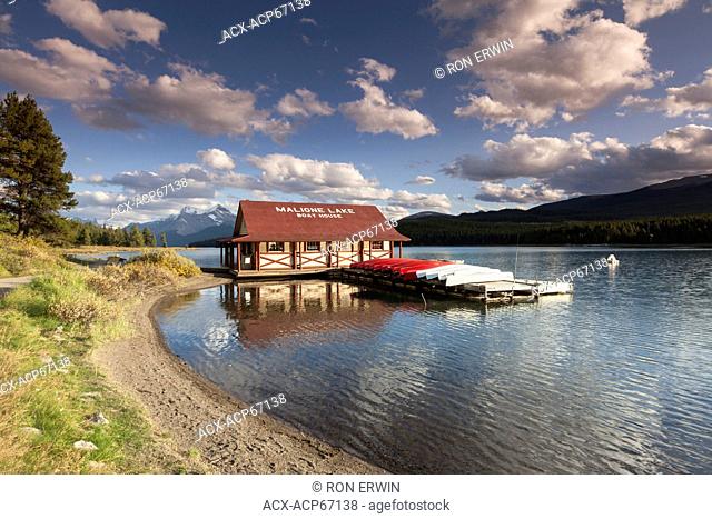 The historic Curly Phillips Boathouse on Maligne Lake in Jasper National Park, Alberta, Canada - the boathouse built in 1928 by Donald 'Curly' Phillips is an...