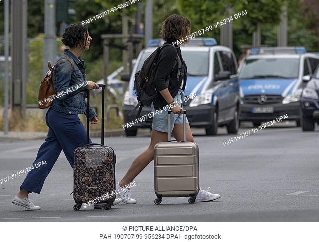 07 July 2019, Hessen, Frankfurt/Main: Two women leave the evacuation area in Frankfurt Ostend. The 500 kilogram American air bomb was discovered during...
