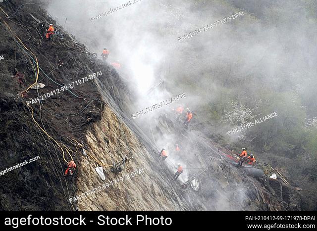 12 April 2021, Rhineland-Palatinate, Kestert: After the rockfall three weeks ago, which is still blocking rail traffic on the right bank of the Rhine in the...