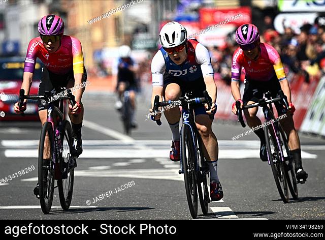 Australian Grace Brown of FDJ Nouvelle-Aquitaine Futuroscope wins the sprint for the second place ahead of Dutch Demi Vollering of Team SD Worx in the women...