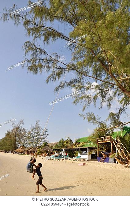 Sihanoukville (Cambodia): kids playing with a swing at Otras Beach