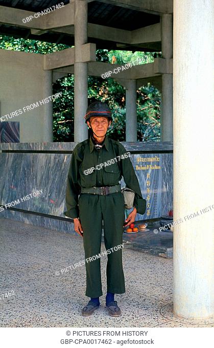 Thailand: Old Kuomintang (KMT) soldier guarding the tomb of Tuan Shi-wen, Doi Mae Salong, Chiang Rai Province