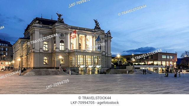 Opera House, Sechselaeuten Square, Zurich, Switzerland, Europe
