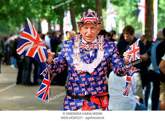 74 yrs old Alan Longsdale alone on The Mall dressed in the Union Flag suit. Featuring: Alan Longsdale Where: London, United Kingdom When: 09 Jun 2018 Credit:...