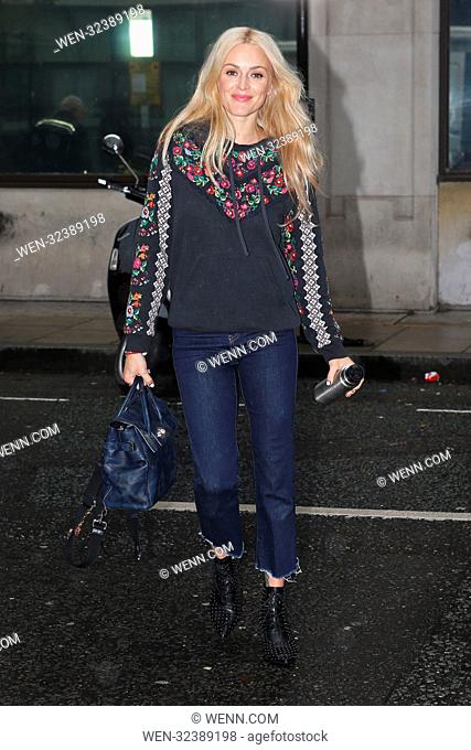 Fearne Cotton arrives at Wogan House to present the Ken Bruce show on Radio 2 Featuring: Fearne Cotton Where: London, United Kingdom When: 29 Sep 2017 Credit:...