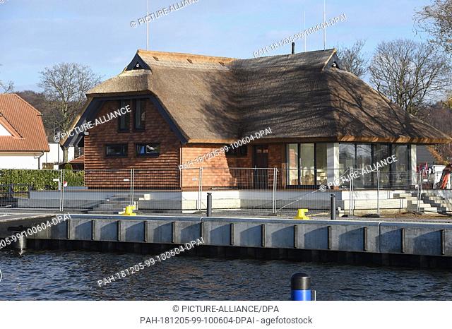 05 December 2018, Mecklenburg-Western Pomerania, Sellin: The harbour in Lake Sellin. The harbour was built in 2018 as a rest area for water hikers and has a...