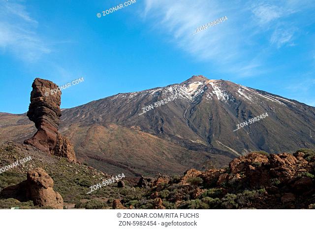 Roques de Garcia, Felsformationen aus Lavagestein, dahinter der Pico del Teide, 3718m, Parque Nacional de las Cañadas del Teide, Teide-Nationalpark