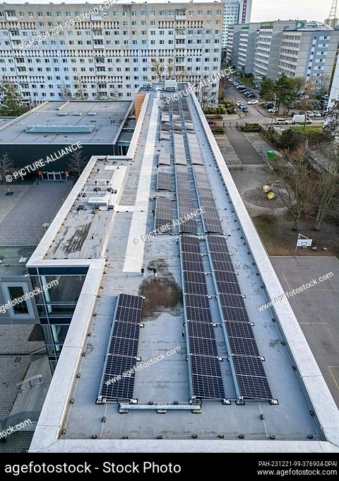 PRODUCTION - 16 December 2023, Saxony, Leipzig: A solar system is installed on the roof of a school in Leipzig. The number of photovoltaic systems installed on...