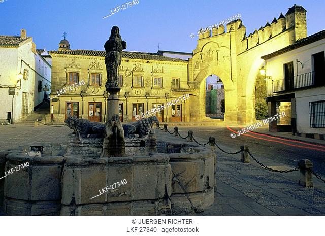 Lions Fountain, Arco de Villatar, Plaza del Populo, Renaissance, Monumental Ensemble, Baeza, Province of Jaen, Andalusia, Spain