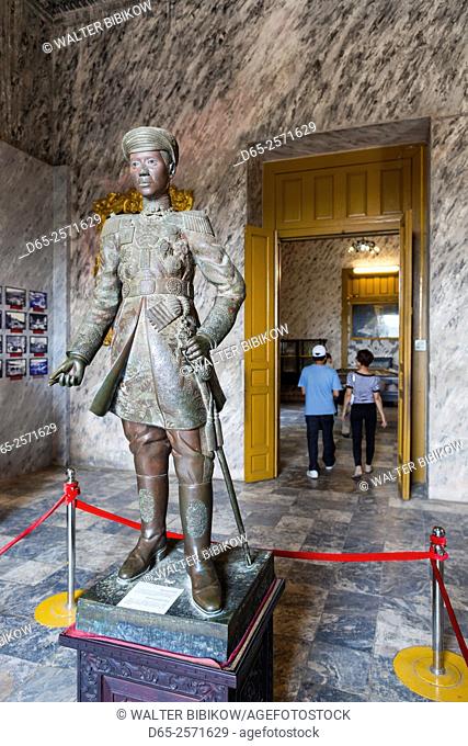 Vietnam, Hue, Tomb of Emperor Khai Dinh, Last Emperor of Vietnam, built 1916-1925, interior with statue of the emperor