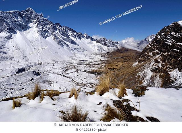 Snowy Pass La Cumbre, Death Road, Camino de la Muerte, road between La Paz and Coroico, Bolivia