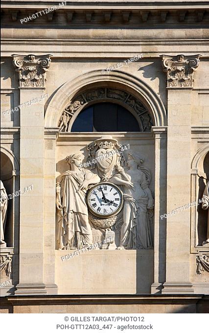 France, ile de france, paris 5e arrondissement, boulevard saint michel, universite de la sorbonne, chapelle, dome, sculptures, horloge, facade