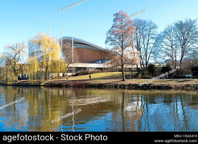 Berlin, Tiergarten, Magnus-Hirschfeld-Ufer, riverside promenade, view over the Spree to the House of World Cultures, spring